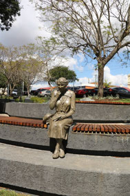 Statue of a grieving mother