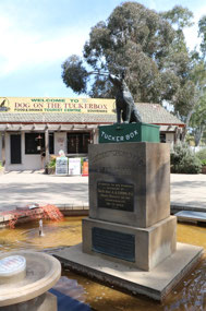 The 'Dog on the Tuckerbox' monument