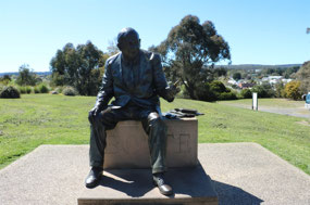 Statue of Sir Henry Bolte