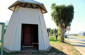 Structure over wool press in Lalbert