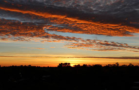 Sunrise from Yulara Campground lookout