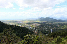Kuranda train ride Cairns & Barron River below