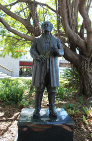 Robert Towns sculpture near the Info Centre