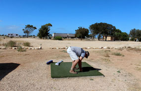Trying to get the tee in at Mundrabilla Par 4