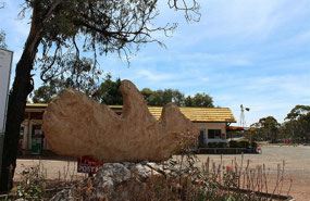 Replica of 'Golden Eagle Nugget' Widgiemooltha