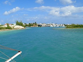 Approaching entry to Spanish Wells Harbour
