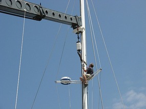 Yard worker prepares upper lifting point