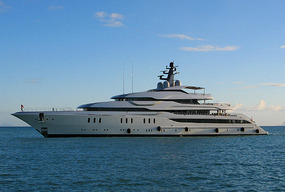 Typical mega-yacht cruiser at Sint Maarten