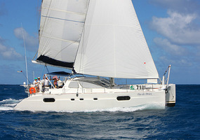 All hands spotting the next mark to starboard