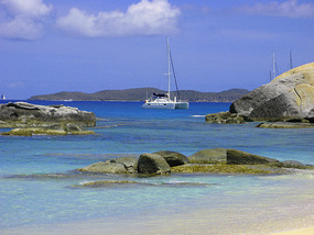Pas de Deux at anchor in Valley Trunk Bay