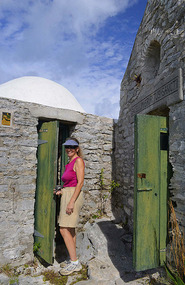 4'11" Donna for size perspective of doorways