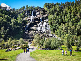 Tvindlefossen Waterfall