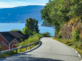 Cozy coves along Fv48 Hardnagerfjord