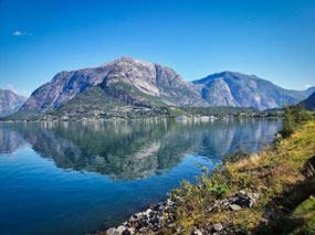 Pullout - Eidfjord across fjord arm