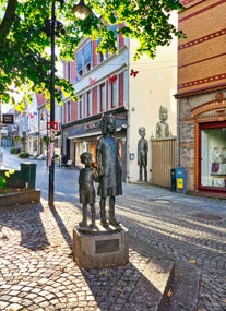 Statue of young girl and boy
