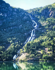 Strandsfossen along Sandvevatnet lake