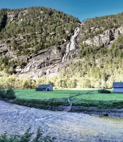 Vidfossen from the road