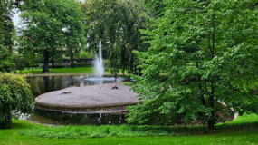 Nice walk through park surrounding palace