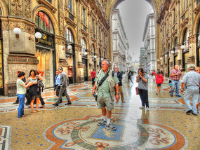  Galleria Vittoia Emanuele--bull mosaic