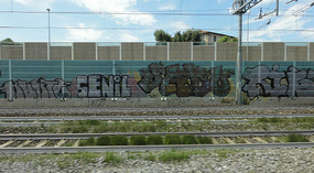 Graffetti along train tracks