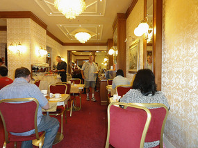  Hotel Berna breakfast room