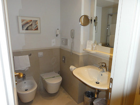  Hotel Laurus al Duomo bathroom