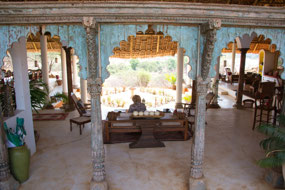 Sassab Lodge - entrance & lounge area