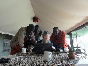Oo'ing and ah'ing over pictures - Sala Camp 