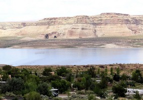 Wahweap Campground above Lake Powell