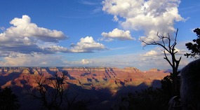 Setting Sun Staring to Light Up the Canyon