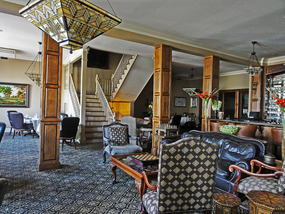 Upstairs Dining & Bar - Classic on Noble