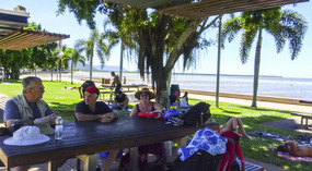 Chatting with local couple-Cairns Esplanade