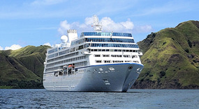  Cruise Ship in Slawi Bay