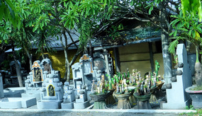 Stonecavings along street