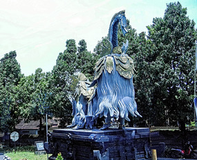  Street Intersection Statue