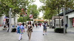 Murray Street Mall-Sue & Lynn, Randy