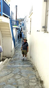 Exploring Narrow Streets