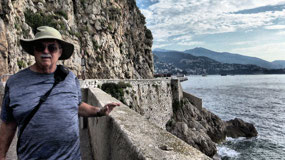 Walk along Ocean Wall