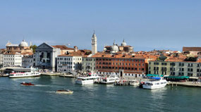 along  Riva degli Schiavoni