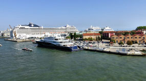 Cruise Ship Ports - 10 ships in port today