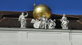 Roof Statues - Palace Pallavincini
