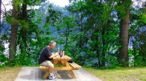 Picnic lunch along Lake Hallstattersee