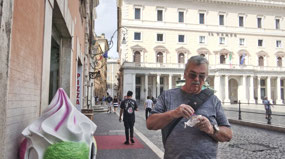 Gelato next to Ferrajoli Palace 