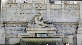 Tyrrenhian Sea Fountain-Vittoriano monument