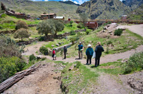 Path down to Paru Paru Village
