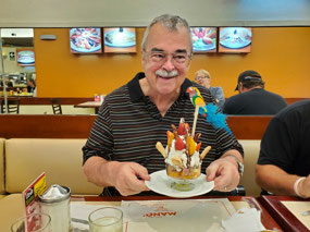 Ice Cream Sundae - Manolo's