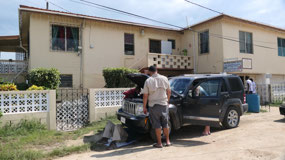 Dangriga: lots of helpers
