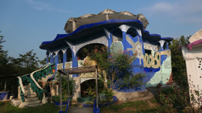 Chaos Oasis - the earthship
