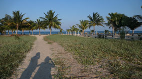 Placencia - way to the beach
