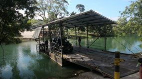 Xunantunich - our car is on it